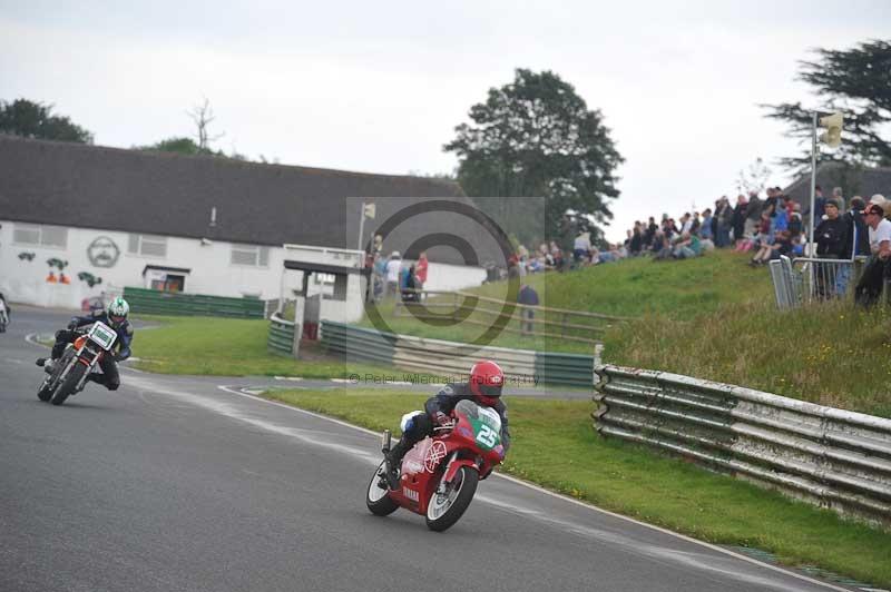 Mallory park Leicestershire;Mallory park photographs;Motorcycle action photographs;classic bikes;event digital images;eventdigitalimages;mallory park;no limits trackday;peter wileman photography;vintage bikes;vintage motorcycles;vmcc festival 1000 bikes