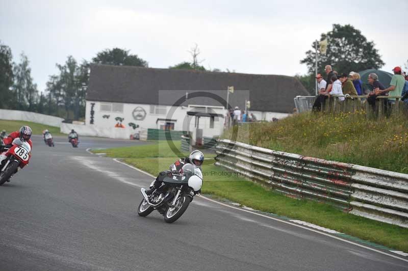 Mallory park Leicestershire;Mallory park photographs;Motorcycle action photographs;classic bikes;event digital images;eventdigitalimages;mallory park;no limits trackday;peter wileman photography;vintage bikes;vintage motorcycles;vmcc festival 1000 bikes