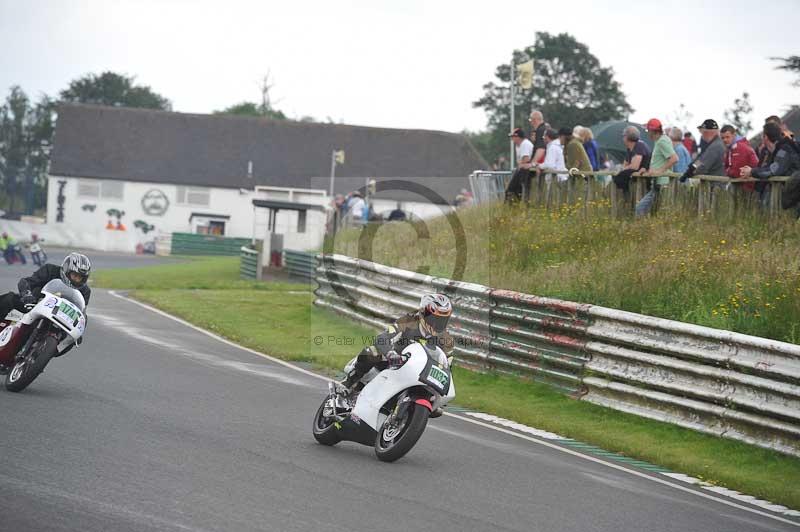 Mallory park Leicestershire;Mallory park photographs;Motorcycle action photographs;classic bikes;event digital images;eventdigitalimages;mallory park;no limits trackday;peter wileman photography;vintage bikes;vintage motorcycles;vmcc festival 1000 bikes