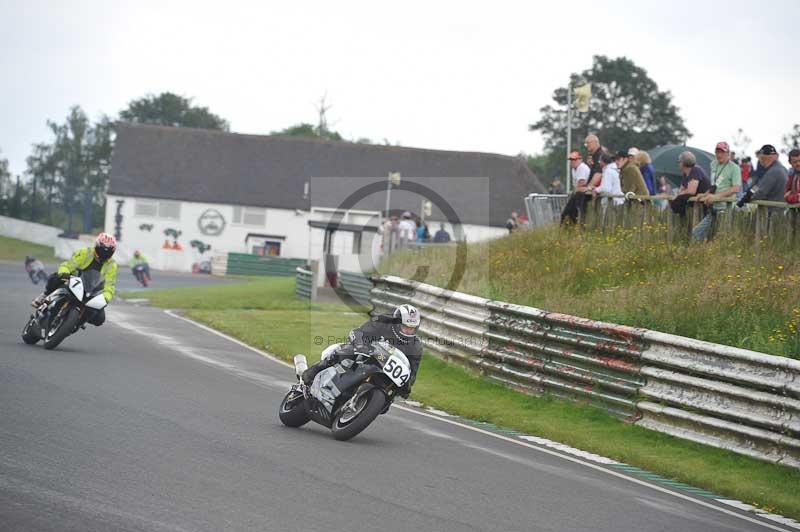 Mallory park Leicestershire;Mallory park photographs;Motorcycle action photographs;classic bikes;event digital images;eventdigitalimages;mallory park;no limits trackday;peter wileman photography;vintage bikes;vintage motorcycles;vmcc festival 1000 bikes