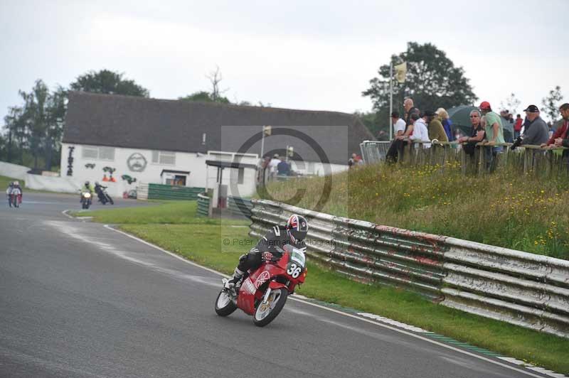 Mallory park Leicestershire;Mallory park photographs;Motorcycle action photographs;classic bikes;event digital images;eventdigitalimages;mallory park;no limits trackday;peter wileman photography;vintage bikes;vintage motorcycles;vmcc festival 1000 bikes