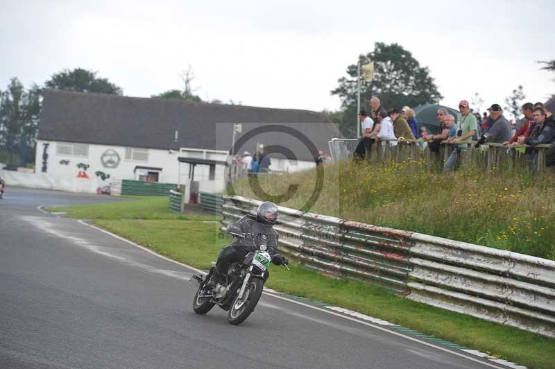 Mallory park Leicestershire;Mallory park photographs;Motorcycle action photographs;classic bikes;event digital images;eventdigitalimages;mallory park;no limits trackday;peter wileman photography;vintage bikes;vintage motorcycles;vmcc festival 1000 bikes