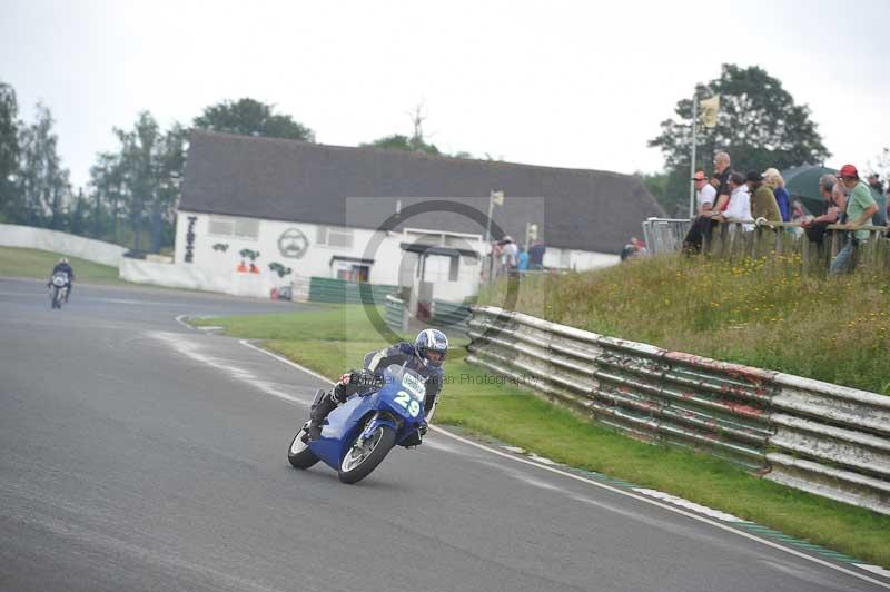 Mallory park Leicestershire;Mallory park photographs;Motorcycle action photographs;classic bikes;event digital images;eventdigitalimages;mallory park;no limits trackday;peter wileman photography;vintage bikes;vintage motorcycles;vmcc festival 1000 bikes