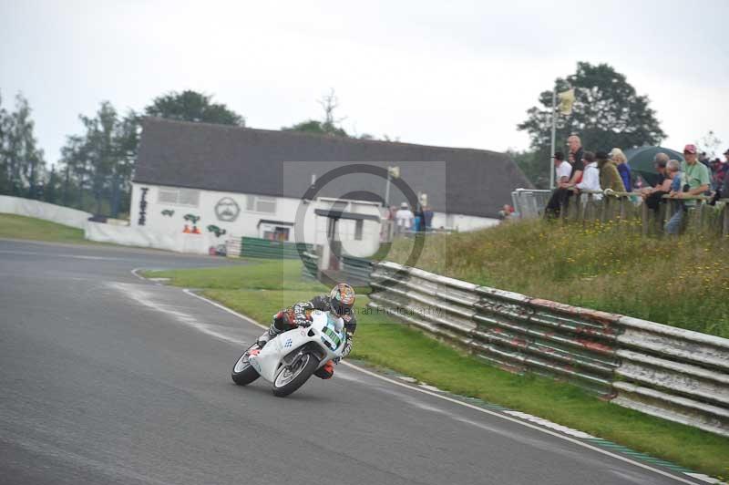 Mallory park Leicestershire;Mallory park photographs;Motorcycle action photographs;classic bikes;event digital images;eventdigitalimages;mallory park;no limits trackday;peter wileman photography;vintage bikes;vintage motorcycles;vmcc festival 1000 bikes