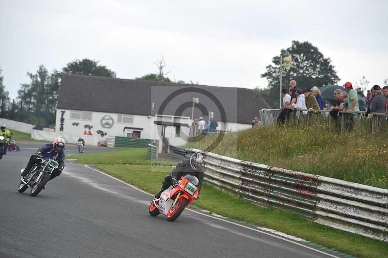 Mallory park Leicestershire;Mallory park photographs;Motorcycle action photographs;classic bikes;event digital images;eventdigitalimages;mallory park;no limits trackday;peter wileman photography;vintage bikes;vintage motorcycles;vmcc festival 1000 bikes