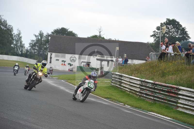 Mallory park Leicestershire;Mallory park photographs;Motorcycle action photographs;classic bikes;event digital images;eventdigitalimages;mallory park;no limits trackday;peter wileman photography;vintage bikes;vintage motorcycles;vmcc festival 1000 bikes