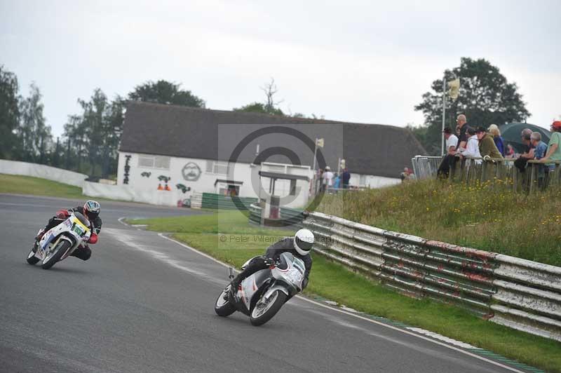 Mallory park Leicestershire;Mallory park photographs;Motorcycle action photographs;classic bikes;event digital images;eventdigitalimages;mallory park;no limits trackday;peter wileman photography;vintage bikes;vintage motorcycles;vmcc festival 1000 bikes