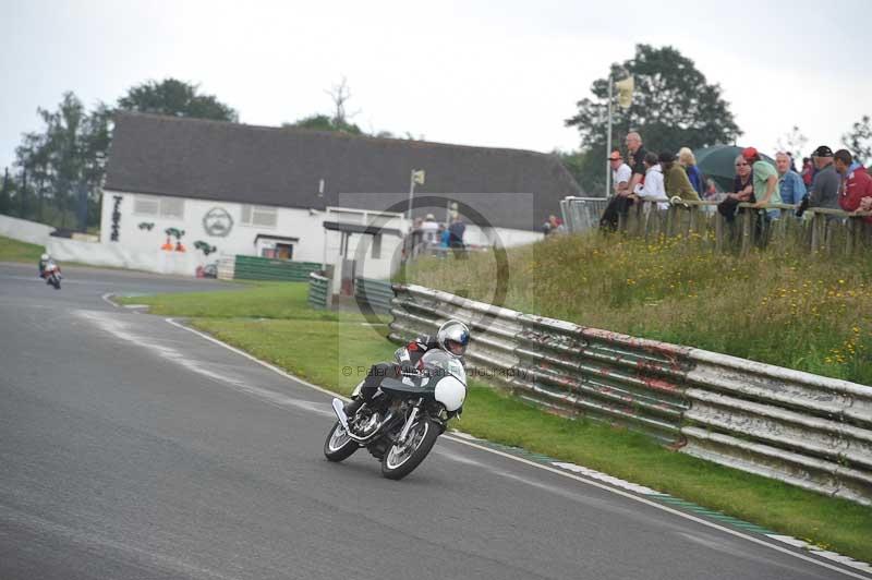 Mallory park Leicestershire;Mallory park photographs;Motorcycle action photographs;classic bikes;event digital images;eventdigitalimages;mallory park;no limits trackday;peter wileman photography;vintage bikes;vintage motorcycles;vmcc festival 1000 bikes