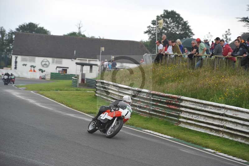 Mallory park Leicestershire;Mallory park photographs;Motorcycle action photographs;classic bikes;event digital images;eventdigitalimages;mallory park;no limits trackday;peter wileman photography;vintage bikes;vintage motorcycles;vmcc festival 1000 bikes