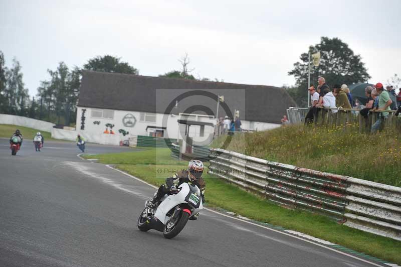 Mallory park Leicestershire;Mallory park photographs;Motorcycle action photographs;classic bikes;event digital images;eventdigitalimages;mallory park;no limits trackday;peter wileman photography;vintage bikes;vintage motorcycles;vmcc festival 1000 bikes