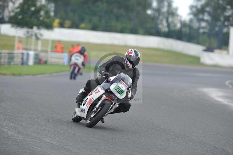 Mallory park Leicestershire;Mallory park photographs;Motorcycle action photographs;classic bikes;event digital images;eventdigitalimages;mallory park;no limits trackday;peter wileman photography;vintage bikes;vintage motorcycles;vmcc festival 1000 bikes