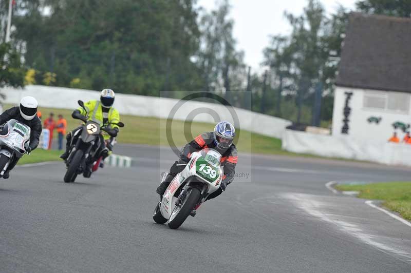 Mallory park Leicestershire;Mallory park photographs;Motorcycle action photographs;classic bikes;event digital images;eventdigitalimages;mallory park;no limits trackday;peter wileman photography;vintage bikes;vintage motorcycles;vmcc festival 1000 bikes