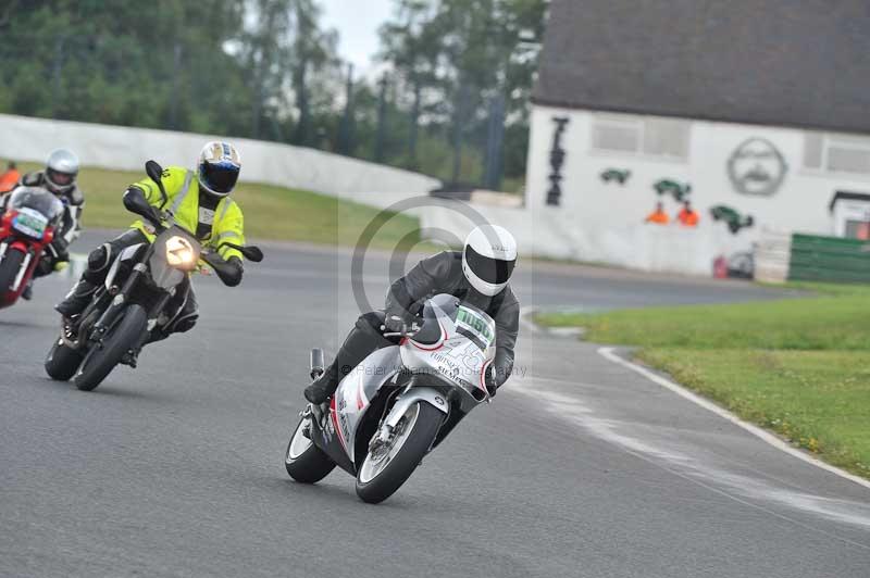 Mallory park Leicestershire;Mallory park photographs;Motorcycle action photographs;classic bikes;event digital images;eventdigitalimages;mallory park;no limits trackday;peter wileman photography;vintage bikes;vintage motorcycles;vmcc festival 1000 bikes