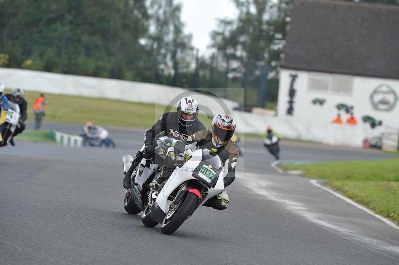 Mallory park Leicestershire;Mallory park photographs;Motorcycle action photographs;classic bikes;event digital images;eventdigitalimages;mallory park;no limits trackday;peter wileman photography;vintage bikes;vintage motorcycles;vmcc festival 1000 bikes