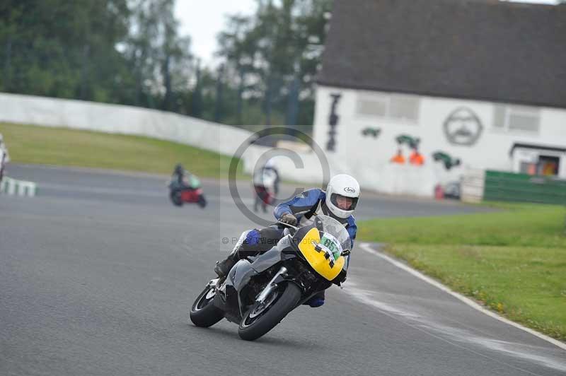 Mallory park Leicestershire;Mallory park photographs;Motorcycle action photographs;classic bikes;event digital images;eventdigitalimages;mallory park;no limits trackday;peter wileman photography;vintage bikes;vintage motorcycles;vmcc festival 1000 bikes