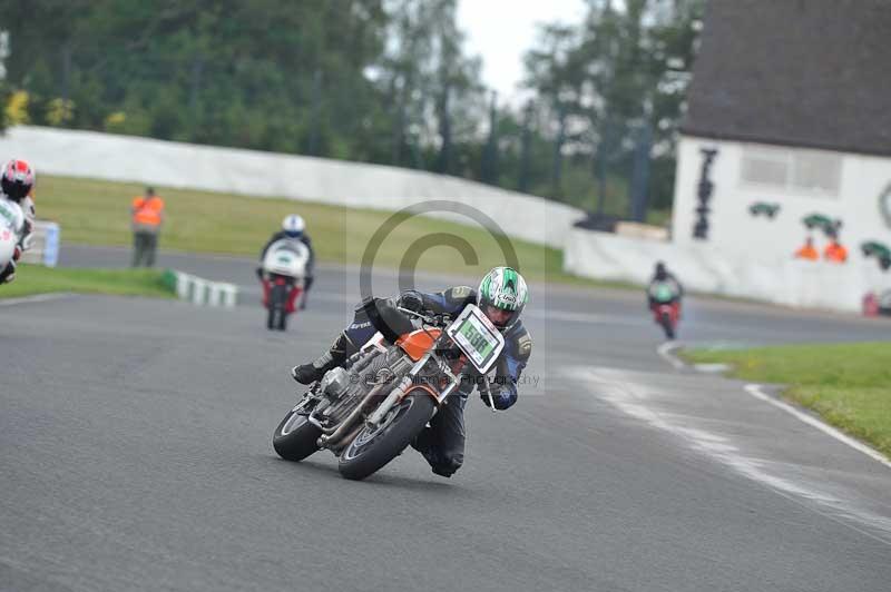 Mallory park Leicestershire;Mallory park photographs;Motorcycle action photographs;classic bikes;event digital images;eventdigitalimages;mallory park;no limits trackday;peter wileman photography;vintage bikes;vintage motorcycles;vmcc festival 1000 bikes