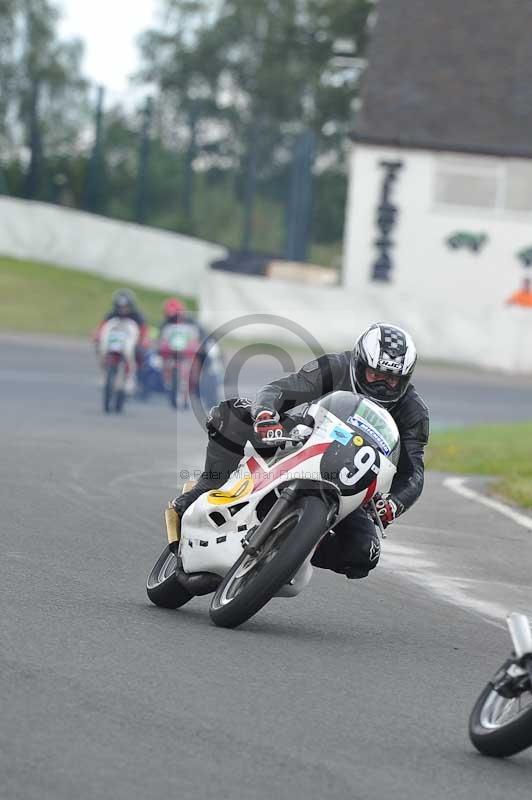 Mallory park Leicestershire;Mallory park photographs;Motorcycle action photographs;classic bikes;event digital images;eventdigitalimages;mallory park;no limits trackday;peter wileman photography;vintage bikes;vintage motorcycles;vmcc festival 1000 bikes