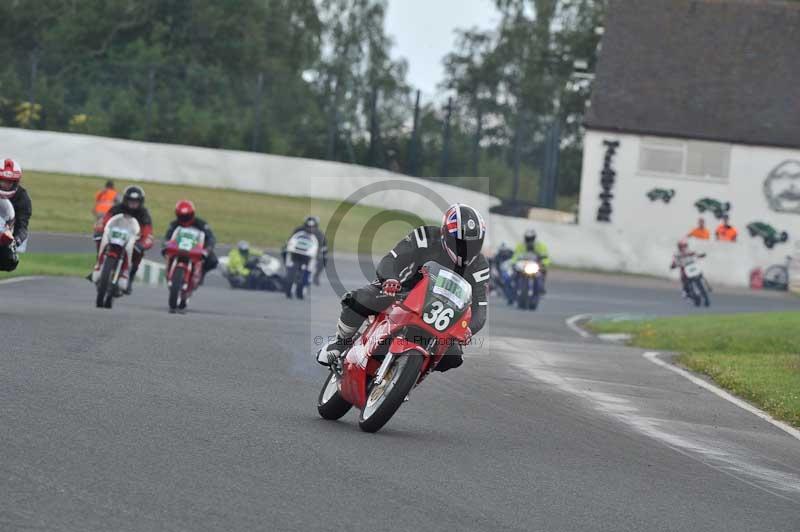 Mallory park Leicestershire;Mallory park photographs;Motorcycle action photographs;classic bikes;event digital images;eventdigitalimages;mallory park;no limits trackday;peter wileman photography;vintage bikes;vintage motorcycles;vmcc festival 1000 bikes