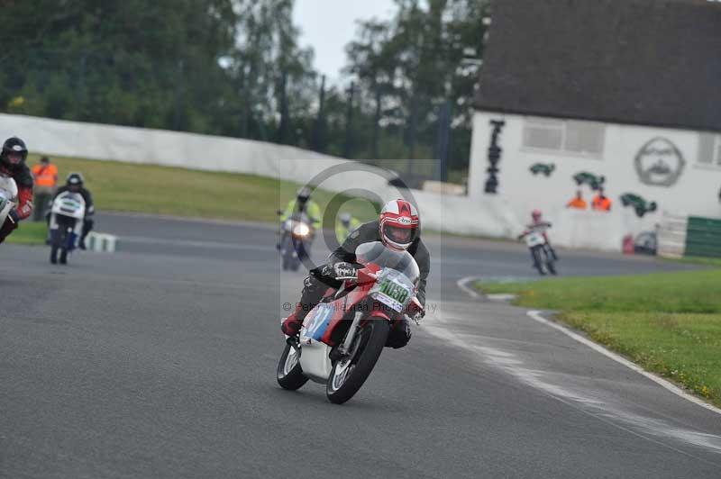 Mallory park Leicestershire;Mallory park photographs;Motorcycle action photographs;classic bikes;event digital images;eventdigitalimages;mallory park;no limits trackday;peter wileman photography;vintage bikes;vintage motorcycles;vmcc festival 1000 bikes