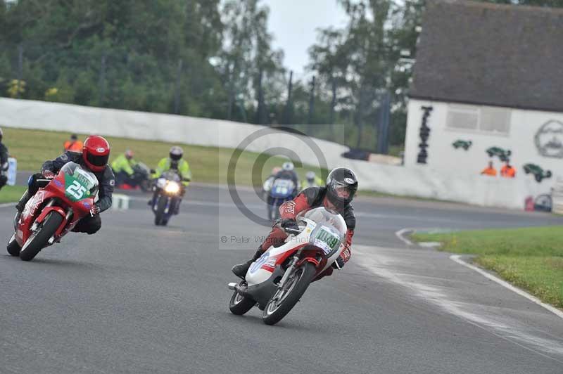 Mallory park Leicestershire;Mallory park photographs;Motorcycle action photographs;classic bikes;event digital images;eventdigitalimages;mallory park;no limits trackday;peter wileman photography;vintage bikes;vintage motorcycles;vmcc festival 1000 bikes