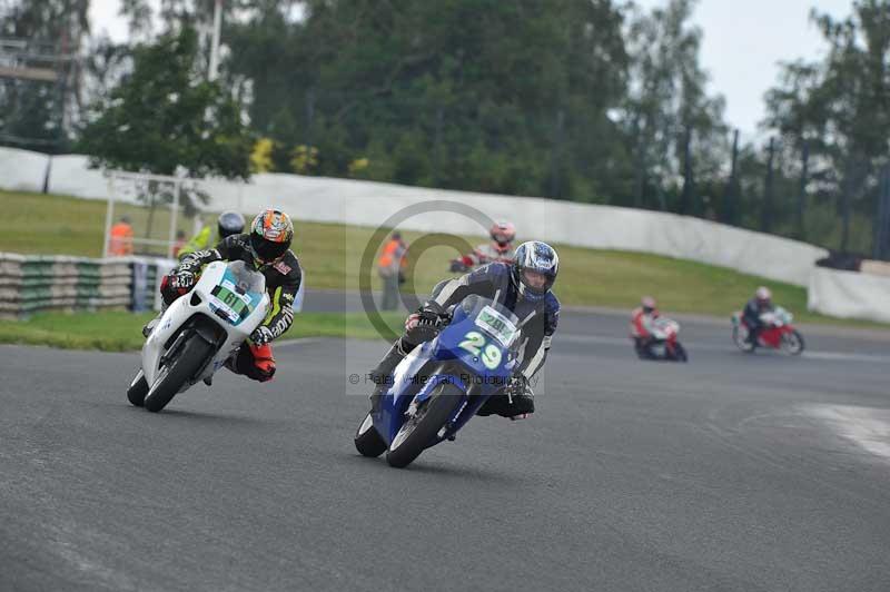 Mallory park Leicestershire;Mallory park photographs;Motorcycle action photographs;classic bikes;event digital images;eventdigitalimages;mallory park;no limits trackday;peter wileman photography;vintage bikes;vintage motorcycles;vmcc festival 1000 bikes