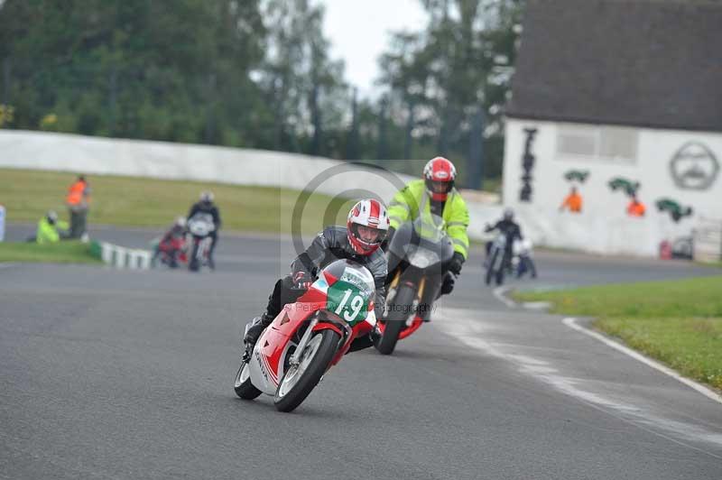 Mallory park Leicestershire;Mallory park photographs;Motorcycle action photographs;classic bikes;event digital images;eventdigitalimages;mallory park;no limits trackday;peter wileman photography;vintage bikes;vintage motorcycles;vmcc festival 1000 bikes