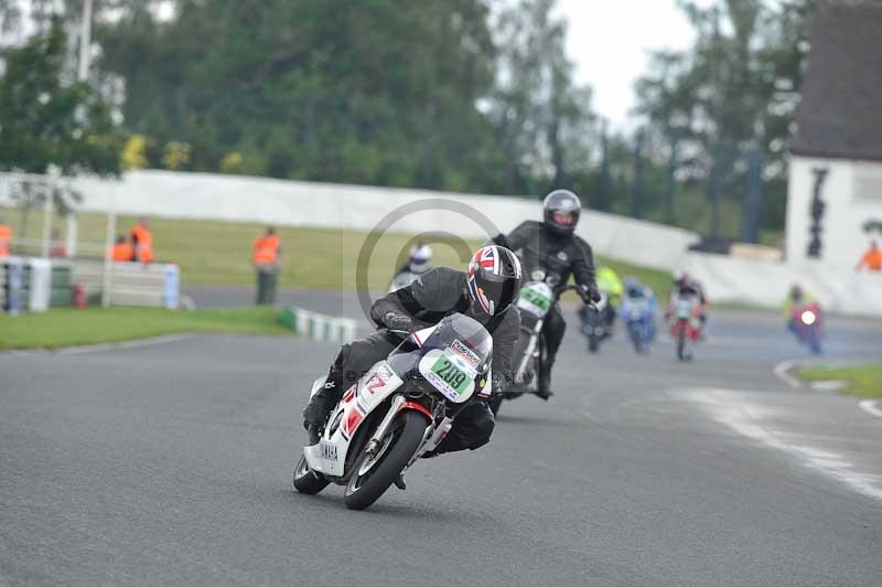 Mallory park Leicestershire;Mallory park photographs;Motorcycle action photographs;classic bikes;event digital images;eventdigitalimages;mallory park;no limits trackday;peter wileman photography;vintage bikes;vintage motorcycles;vmcc festival 1000 bikes