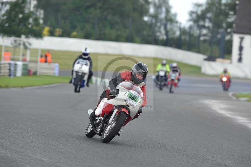 Mallory park Leicestershire;Mallory park photographs;Motorcycle action photographs;classic bikes;event digital images;eventdigitalimages;mallory park;no limits trackday;peter wileman photography;vintage bikes;vintage motorcycles;vmcc festival 1000 bikes