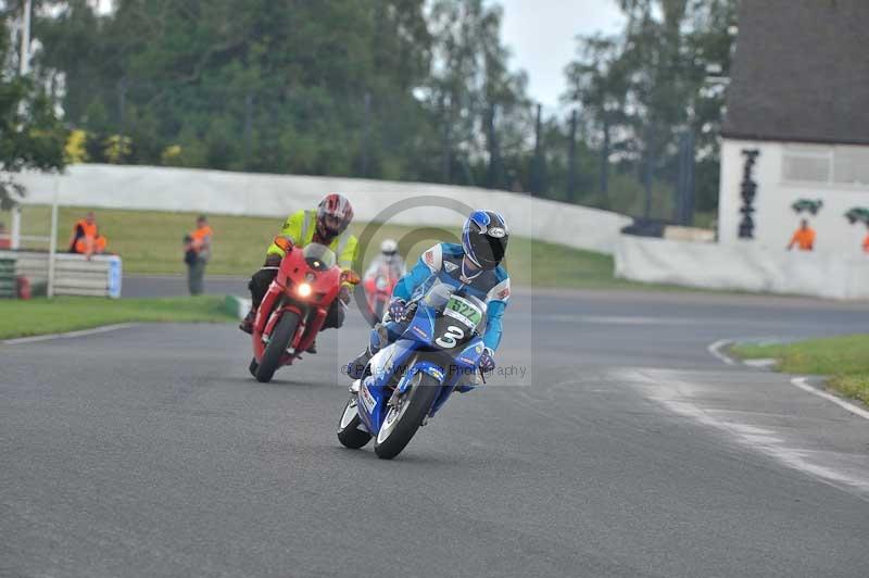 Mallory park Leicestershire;Mallory park photographs;Motorcycle action photographs;classic bikes;event digital images;eventdigitalimages;mallory park;no limits trackday;peter wileman photography;vintage bikes;vintage motorcycles;vmcc festival 1000 bikes