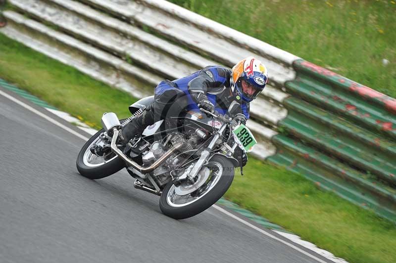 Mallory park Leicestershire;Mallory park photographs;Motorcycle action photographs;classic bikes;event digital images;eventdigitalimages;mallory park;no limits trackday;peter wileman photography;vintage bikes;vintage motorcycles;vmcc festival 1000 bikes
