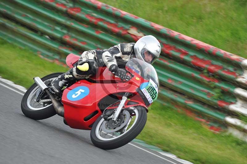 Mallory park Leicestershire;Mallory park photographs;Motorcycle action photographs;classic bikes;event digital images;eventdigitalimages;mallory park;no limits trackday;peter wileman photography;vintage bikes;vintage motorcycles;vmcc festival 1000 bikes