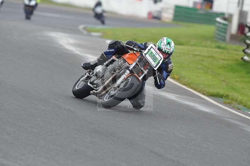 Mallory park Leicestershire;Mallory park photographs;Motorcycle action photographs;classic bikes;event digital images;eventdigitalimages;mallory park;no limits trackday;peter wileman photography;vintage bikes;vintage motorcycles;vmcc festival 1000 bikes