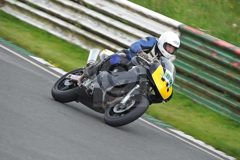 Mallory park Leicestershire;Mallory park photographs;Motorcycle action photographs;classic bikes;event digital images;eventdigitalimages;mallory park;no limits trackday;peter wileman photography;vintage bikes;vintage motorcycles;vmcc festival 1000 bikes