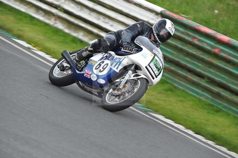 Mallory park Leicestershire;Mallory park photographs;Motorcycle action photographs;classic bikes;event digital images;eventdigitalimages;mallory park;no limits trackday;peter wileman photography;vintage bikes;vintage motorcycles;vmcc festival 1000 bikes