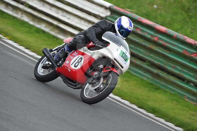 Mallory park Leicestershire;Mallory park photographs;Motorcycle action photographs;classic bikes;event digital images;eventdigitalimages;mallory park;no limits trackday;peter wileman photography;vintage bikes;vintage motorcycles;vmcc festival 1000 bikes