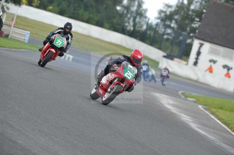 Mallory park Leicestershire;Mallory park photographs;Motorcycle action photographs;classic bikes;event digital images;eventdigitalimages;mallory park;no limits trackday;peter wileman photography;vintage bikes;vintage motorcycles;vmcc festival 1000 bikes