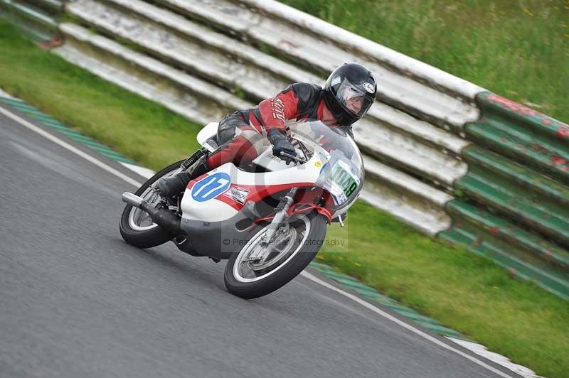 Mallory park Leicestershire;Mallory park photographs;Motorcycle action photographs;classic bikes;event digital images;eventdigitalimages;mallory park;no limits trackday;peter wileman photography;vintage bikes;vintage motorcycles;vmcc festival 1000 bikes