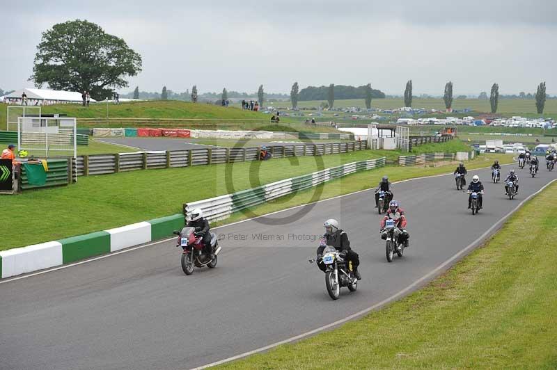 Mallory park Leicestershire;Mallory park photographs;Motorcycle action photographs;classic bikes;event digital images;eventdigitalimages;mallory park;no limits trackday;peter wileman photography;vintage bikes;vintage motorcycles;vmcc festival 1000 bikes