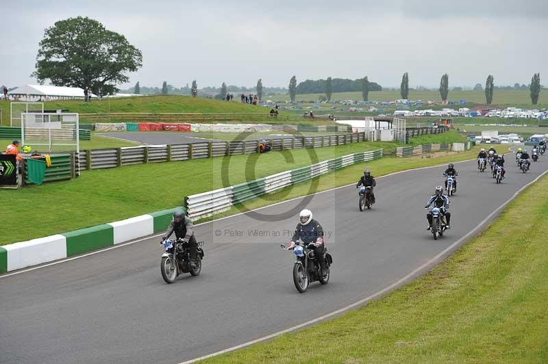 Mallory park Leicestershire;Mallory park photographs;Motorcycle action photographs;classic bikes;event digital images;eventdigitalimages;mallory park;no limits trackday;peter wileman photography;vintage bikes;vintage motorcycles;vmcc festival 1000 bikes