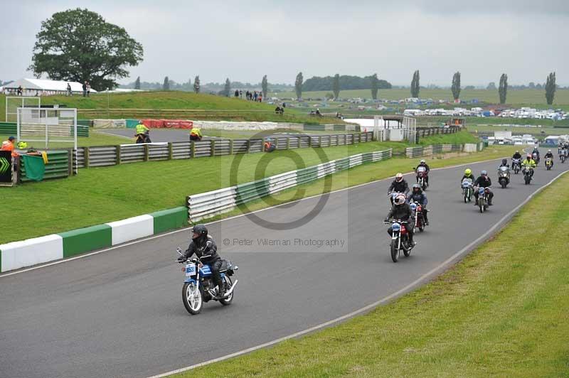 Mallory park Leicestershire;Mallory park photographs;Motorcycle action photographs;classic bikes;event digital images;eventdigitalimages;mallory park;no limits trackday;peter wileman photography;vintage bikes;vintage motorcycles;vmcc festival 1000 bikes