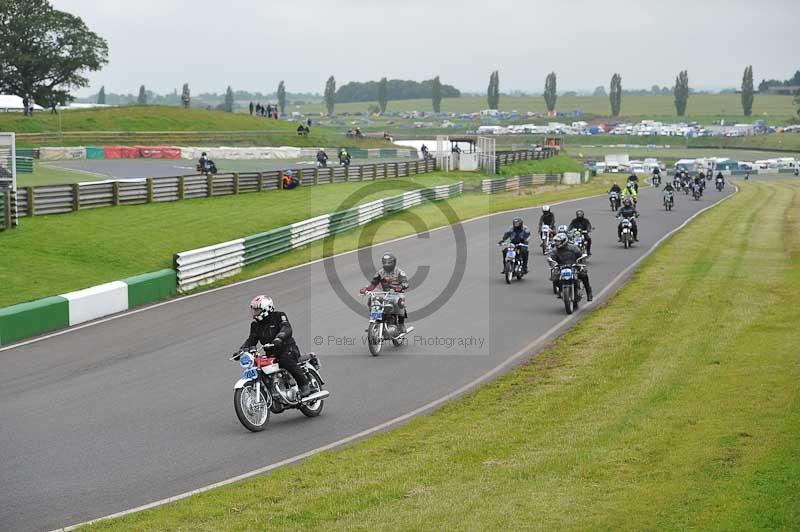 Mallory park Leicestershire;Mallory park photographs;Motorcycle action photographs;classic bikes;event digital images;eventdigitalimages;mallory park;no limits trackday;peter wileman photography;vintage bikes;vintage motorcycles;vmcc festival 1000 bikes