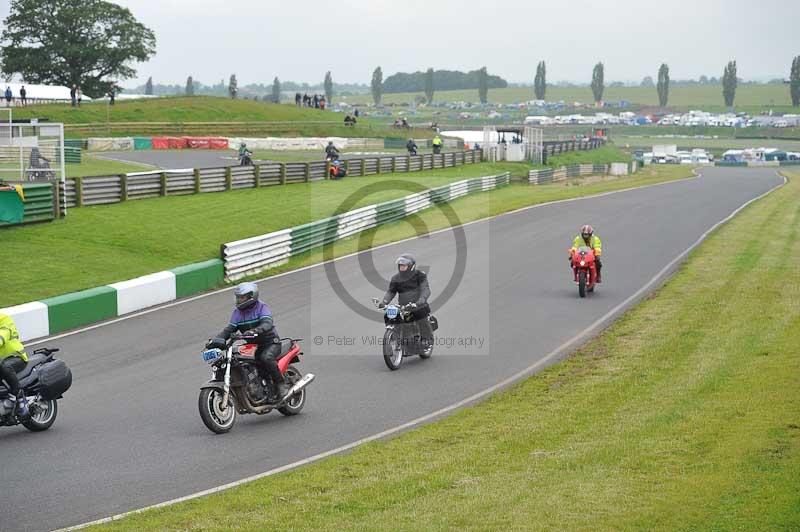 Mallory park Leicestershire;Mallory park photographs;Motorcycle action photographs;classic bikes;event digital images;eventdigitalimages;mallory park;no limits trackday;peter wileman photography;vintage bikes;vintage motorcycles;vmcc festival 1000 bikes