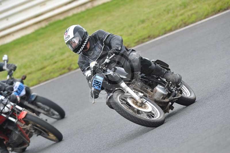 Mallory park Leicestershire;Mallory park photographs;Motorcycle action photographs;classic bikes;event digital images;eventdigitalimages;mallory park;no limits trackday;peter wileman photography;vintage bikes;vintage motorcycles;vmcc festival 1000 bikes