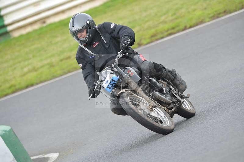 Mallory park Leicestershire;Mallory park photographs;Motorcycle action photographs;classic bikes;event digital images;eventdigitalimages;mallory park;no limits trackday;peter wileman photography;vintage bikes;vintage motorcycles;vmcc festival 1000 bikes