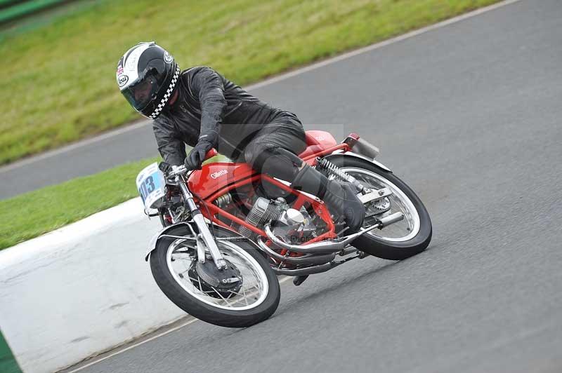 Mallory park Leicestershire;Mallory park photographs;Motorcycle action photographs;classic bikes;event digital images;eventdigitalimages;mallory park;no limits trackday;peter wileman photography;vintage bikes;vintage motorcycles;vmcc festival 1000 bikes