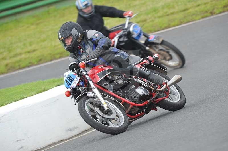 Mallory park Leicestershire;Mallory park photographs;Motorcycle action photographs;classic bikes;event digital images;eventdigitalimages;mallory park;no limits trackday;peter wileman photography;vintage bikes;vintage motorcycles;vmcc festival 1000 bikes