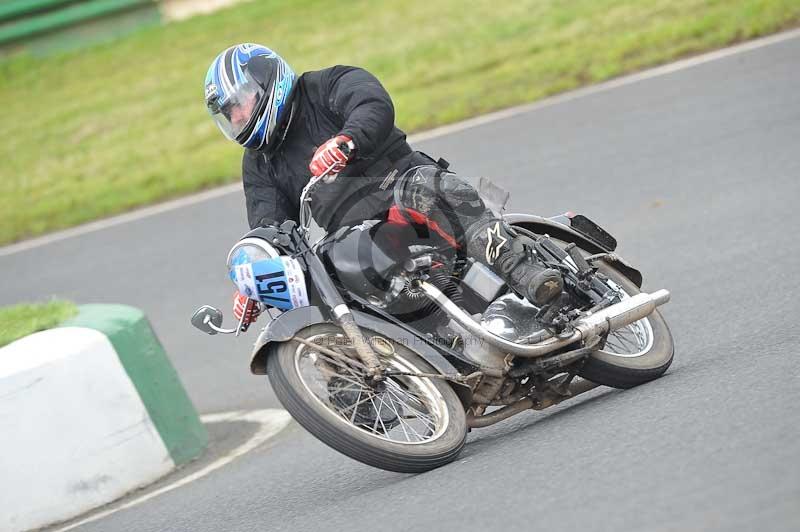 Mallory park Leicestershire;Mallory park photographs;Motorcycle action photographs;classic bikes;event digital images;eventdigitalimages;mallory park;no limits trackday;peter wileman photography;vintage bikes;vintage motorcycles;vmcc festival 1000 bikes