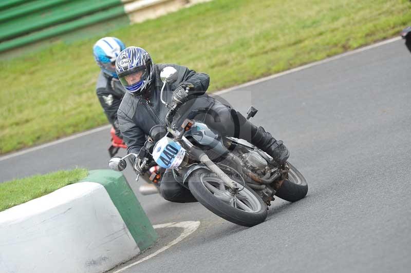 Mallory park Leicestershire;Mallory park photographs;Motorcycle action photographs;classic bikes;event digital images;eventdigitalimages;mallory park;no limits trackday;peter wileman photography;vintage bikes;vintage motorcycles;vmcc festival 1000 bikes