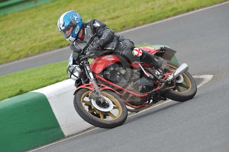 Mallory park Leicestershire;Mallory park photographs;Motorcycle action photographs;classic bikes;event digital images;eventdigitalimages;mallory park;no limits trackday;peter wileman photography;vintage bikes;vintage motorcycles;vmcc festival 1000 bikes