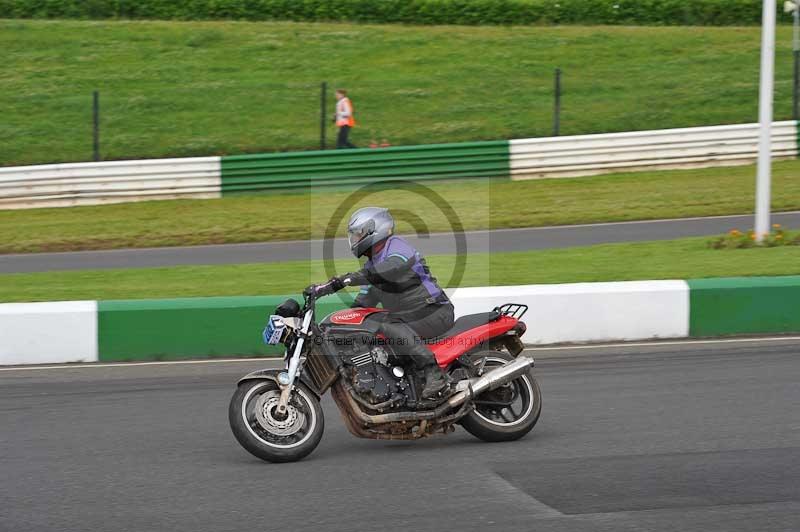 Mallory park Leicestershire;Mallory park photographs;Motorcycle action photographs;classic bikes;event digital images;eventdigitalimages;mallory park;no limits trackday;peter wileman photography;vintage bikes;vintage motorcycles;vmcc festival 1000 bikes